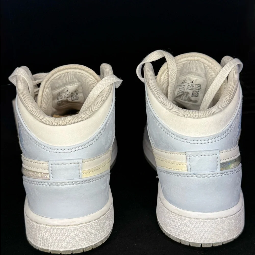 Nike Air Jordan 1 Mid Glitter Swoosh Ice Blue White Kids FQ9117-400 - Picture 4 of 8